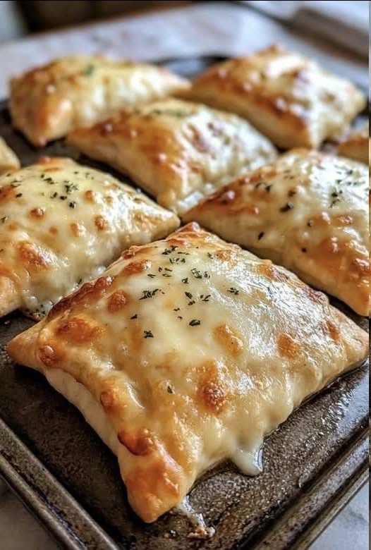 Calzone cremoase de pui Alfredo