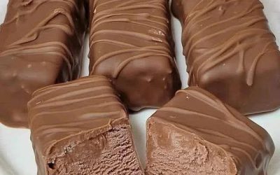 Batoane de mousse de ciocolată înghețate