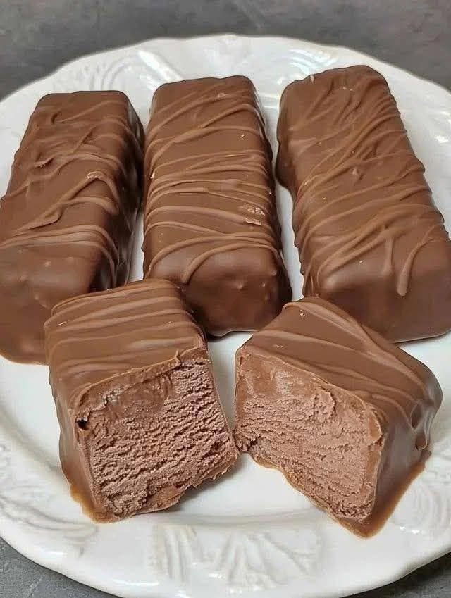 Batoane de mousse de ciocolată înghețate