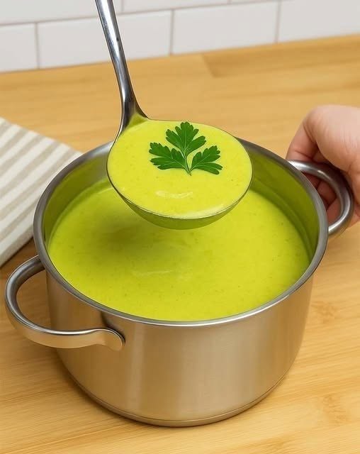 Supă de casă pentru arderea grăsimilor: rețeta „miraculoasă” pentru a slăbi până la 10 kg în mod natural într-o lună