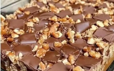 Batoane crocante cu caramel și ciocolată – mai bune decât cele cumpărate din magazin și complet irezistibile!