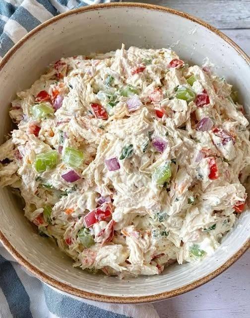 Salată de pui cu feta