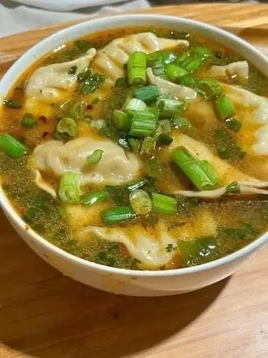 supă wonton