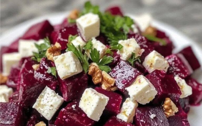 Salată de sfeclă roșie cu brânză feta și nuci – proaspătă, aromată și simplă