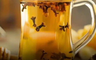 Descoperind secretele apei cu cuișoare: un elixir pentru sănătate pe timpul nopții